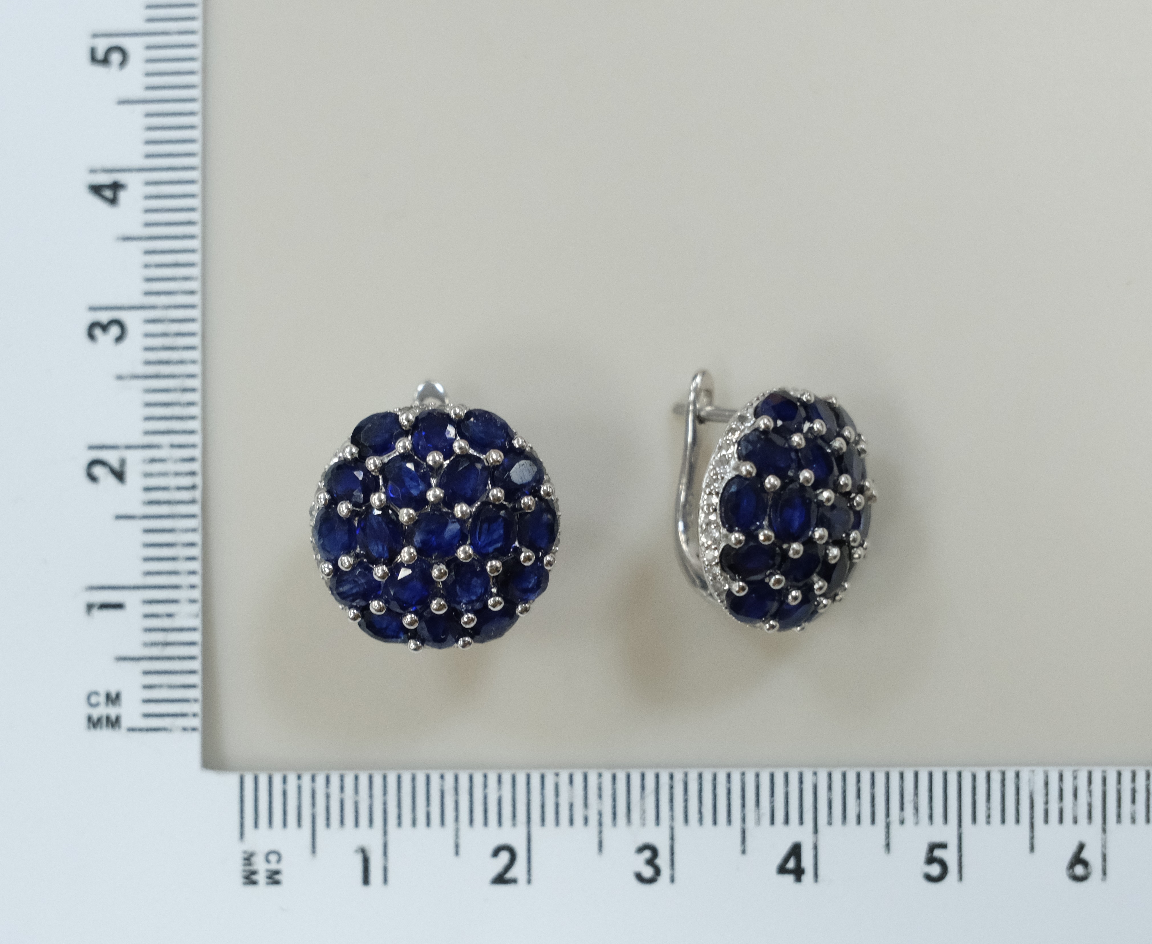 Серебряные серьги с сапфирами